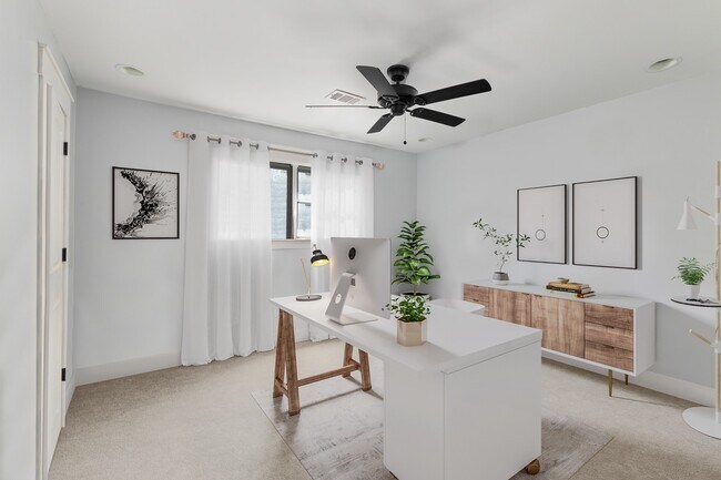 Building Photo - 2710 Colonial Dr