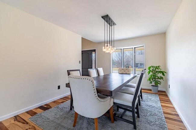 Building Photo - 9885 Belmont Ct
