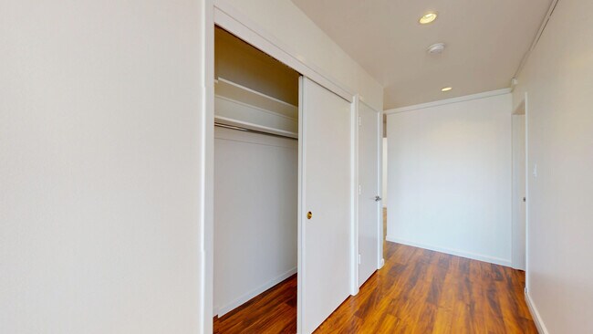 Building Photo - 2642 Greenwich St