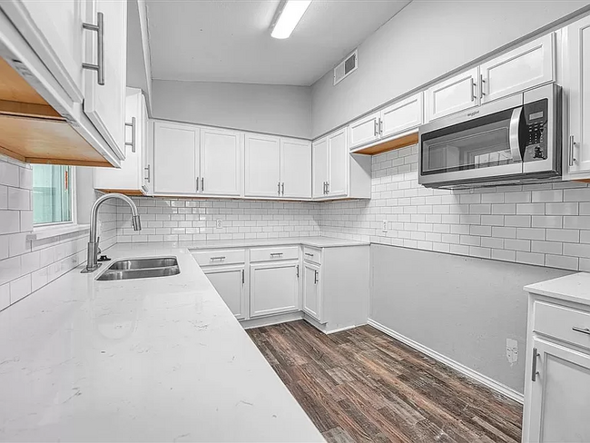 Building Photo - 4305 NW Ridgecrest Dr