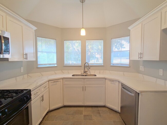 Building Photo - 15215 Peachmeadow Ln