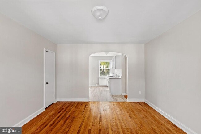 Building Photo - 56 W Maple Ave