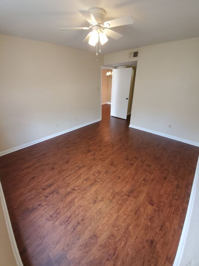 Building Photo - 904#105*