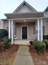 Building Photo - 2715 Meadow Knoll Dr