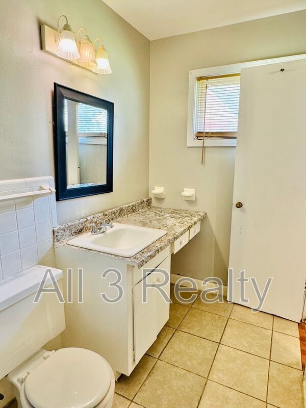 Building Photo - 1311 Marlowe Dr