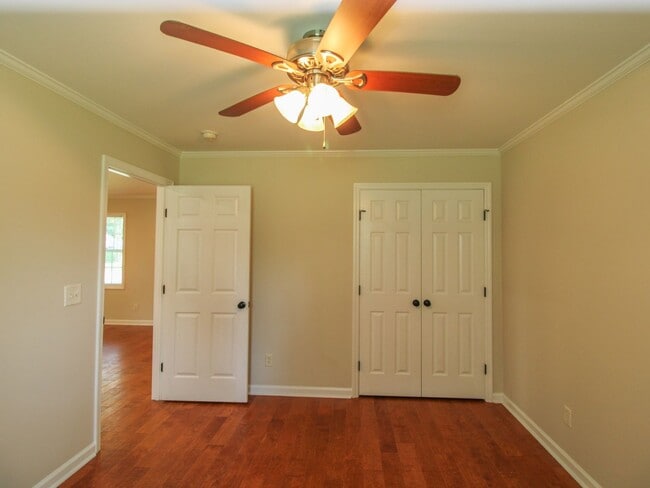 Building Photo - Convenient 2 bed 1 bath home in Athens City located near Athens State University and downtown Ath...