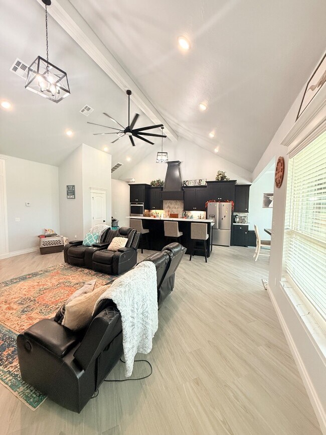 Building Photo - 2276 County Rd 1333