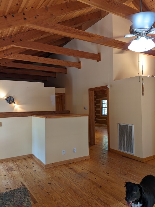 Building Photo - 1601 Bettinger Mountain Rd