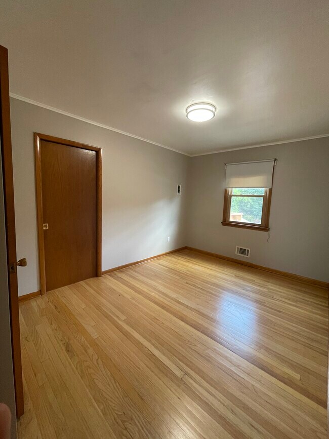 Building Photo - 60 Morgan Ln