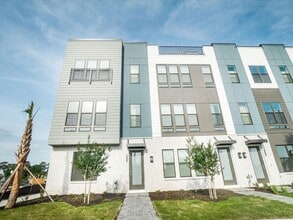 Building Photo - 2050 Packing District Wy