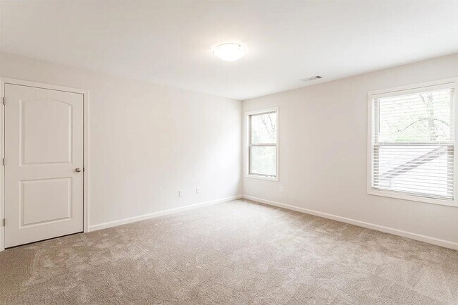 Building Photo - 499 Dogwood Valley Dr