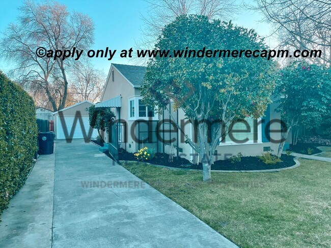 Building Photo - Charming Upper Land Park Home with Vintage...