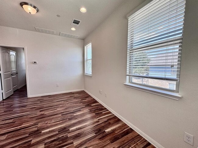 Building Photo - 1001 Zodiac Ln