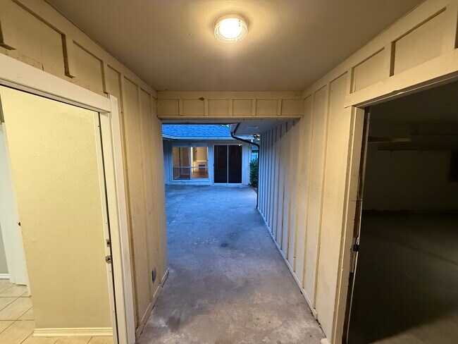 Building Photo - 1221 Holt Ave