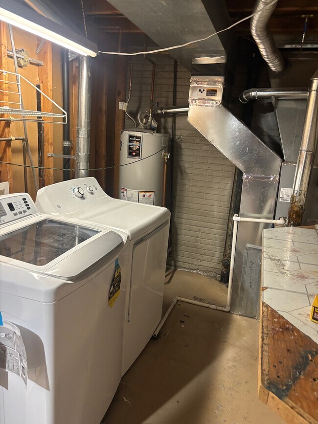 Building Photo - 22 Amesbury St