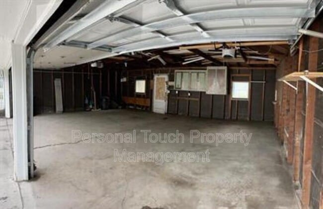 Building Photo - 1026 N University Dr