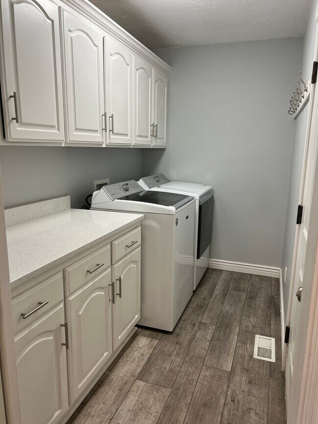 Building Photo - THIS IS A LEASE TAKEOVER - PLEASE CONTACT ...