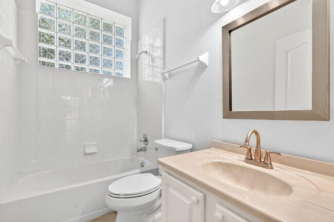 Building Photo - 10337 Pointview Ct