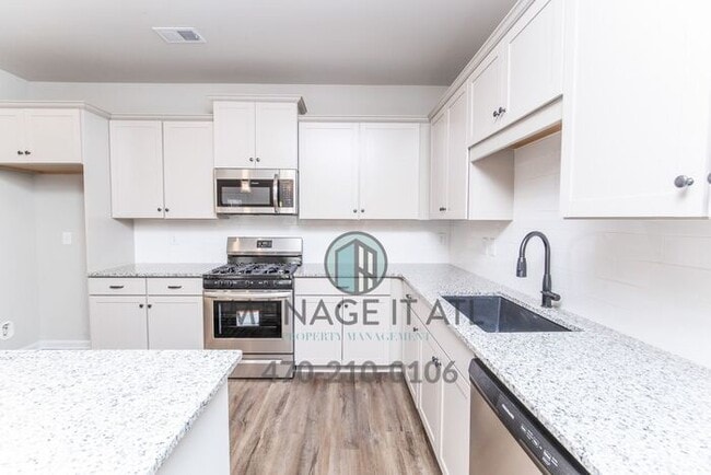 Building Photo - Elegant Townhouse in City of Buford School District!