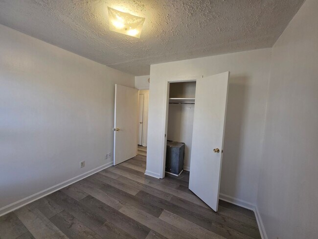 Building Photo - Charming 3-Bedroom Home with Spacious Backyard & Modern Amenities