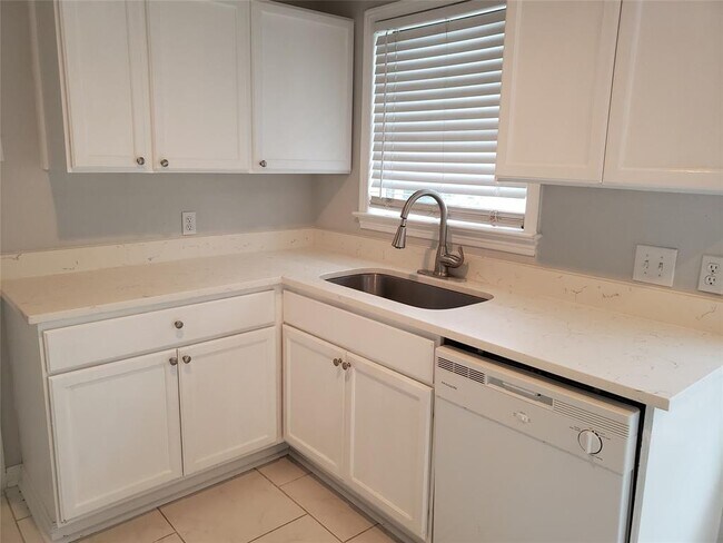 Building Photo - 6202 Gaston Ave