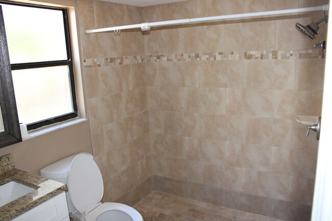 Building Photo - Updated 3 bedroom 2 bath in Greenbrook Estates