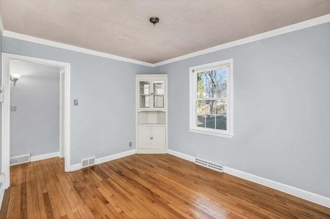 Building Photo - 5160 N Bay Ridge Ave