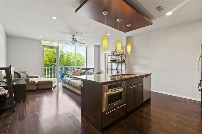 Primary Photo - 1600 Barton Springs Rd