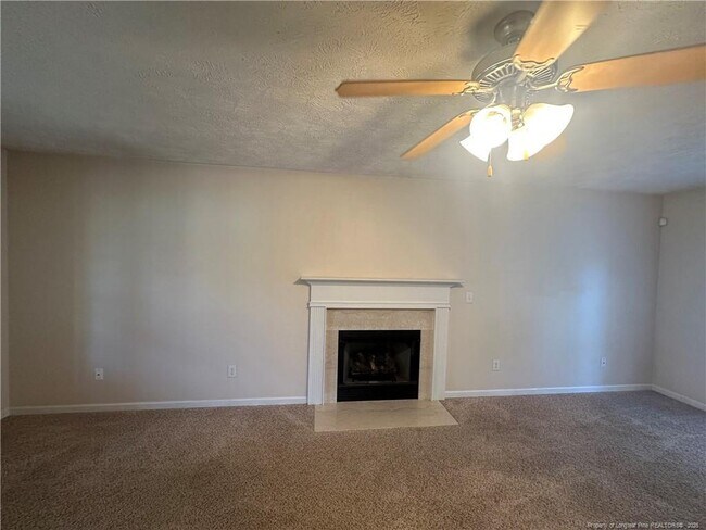 Building Photo - 2401 Larwood Dr