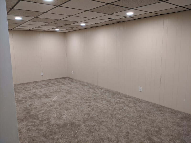 Building Photo - 1125 E Fallbrook Way
