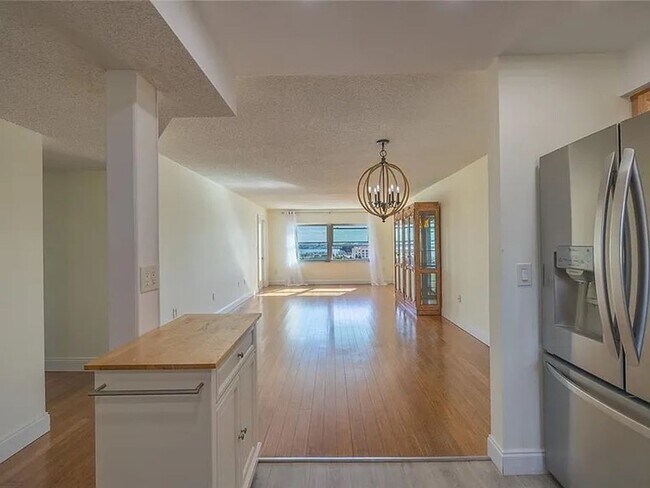 Building Photo - 10th FLR 2B/2BA Waterfront with Panoramic Intercoastal Views in 55+ Community