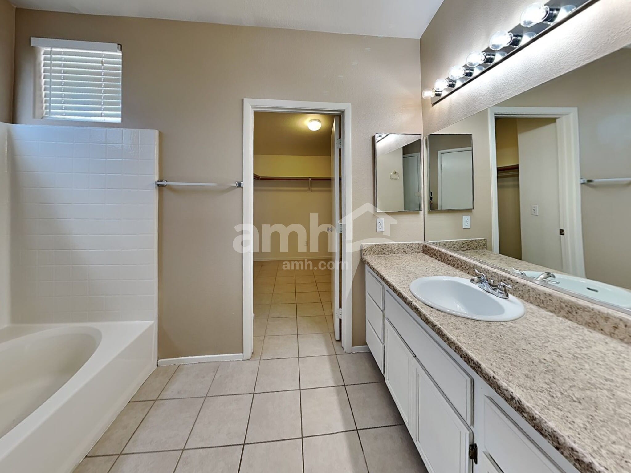 Building Photo - 7400 Fencerow St