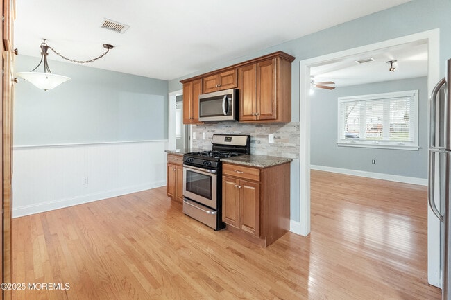 Building Photo - 1310 Rue Mirador