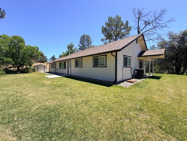 Building Photo - 10964 Rainbow Lake Rd