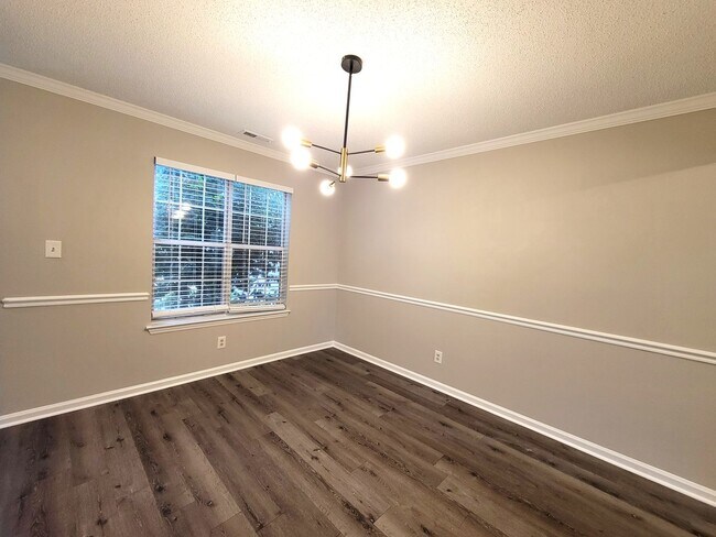 Building Photo - Large 2 Story Near The Airport and I-485