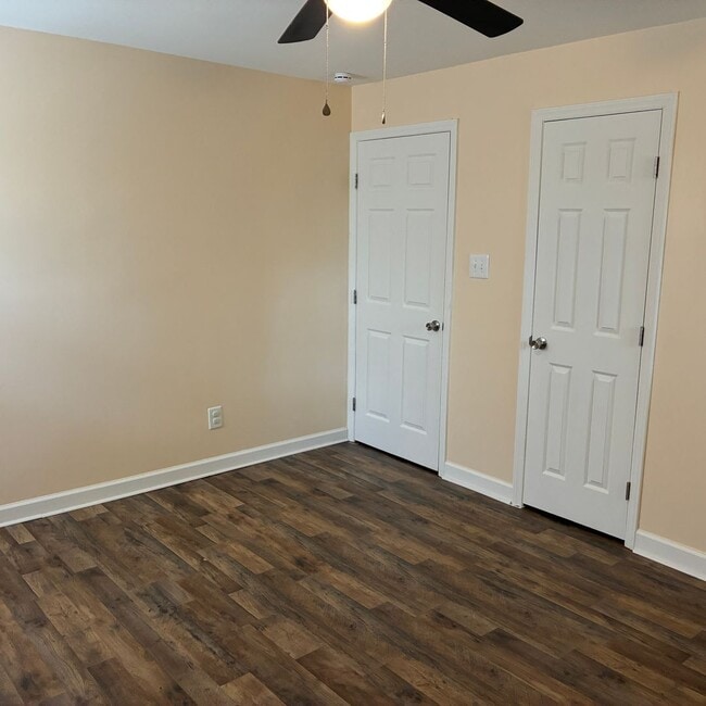 Building Photo - 4 Bedroom 3 Bath Home in Winnabow, NC