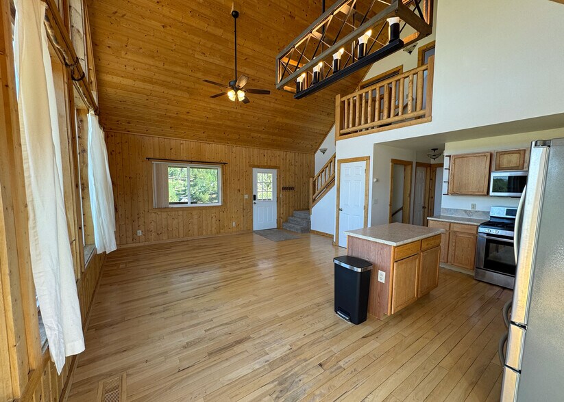 Building Photo - 61 Muskrat Lake Vw