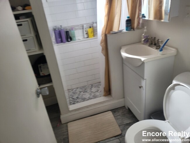 Building Photo - 69 Chiswick Rd