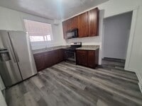 Building Photo - 320 W 16th St