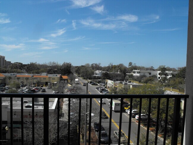 Building Photo - 1661 Riverside Ave