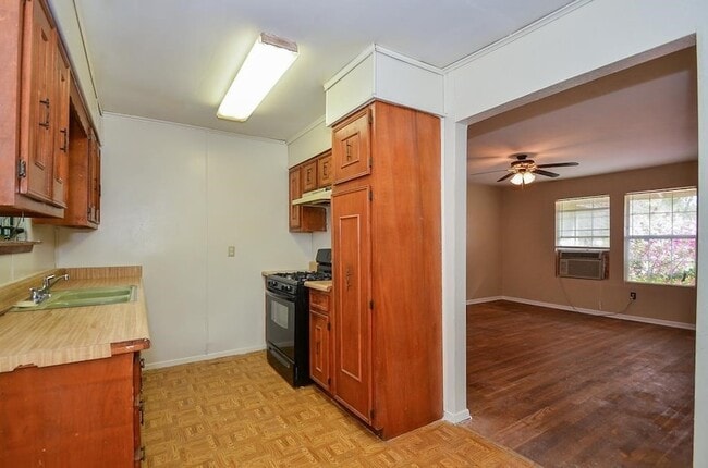 Building Photo - 5515 Flamingo Dr