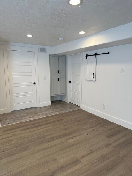 Building Photo - 4348 N Maple Dr