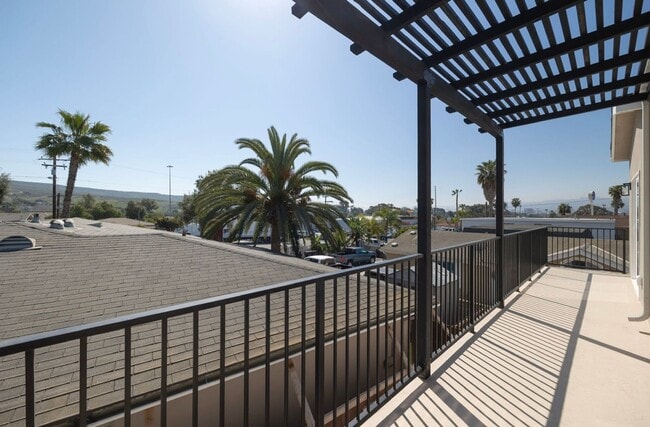 Building Photo - 1/2 Off First Month's Rent - New Construct...