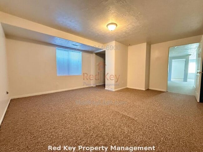 Building Photo - Breeze Cir Single Family Home