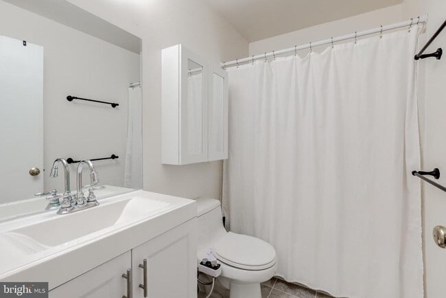 Building Photo - 421 Wendover Dr