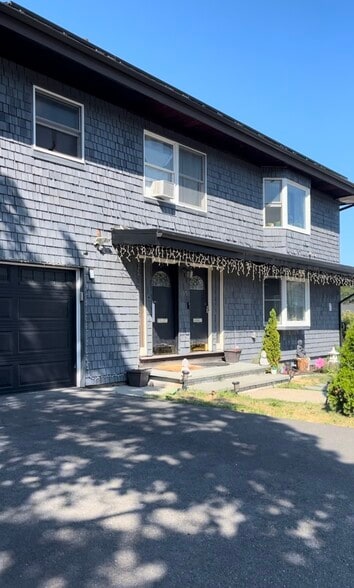 Primary Photo - 94 Oakwood Ave