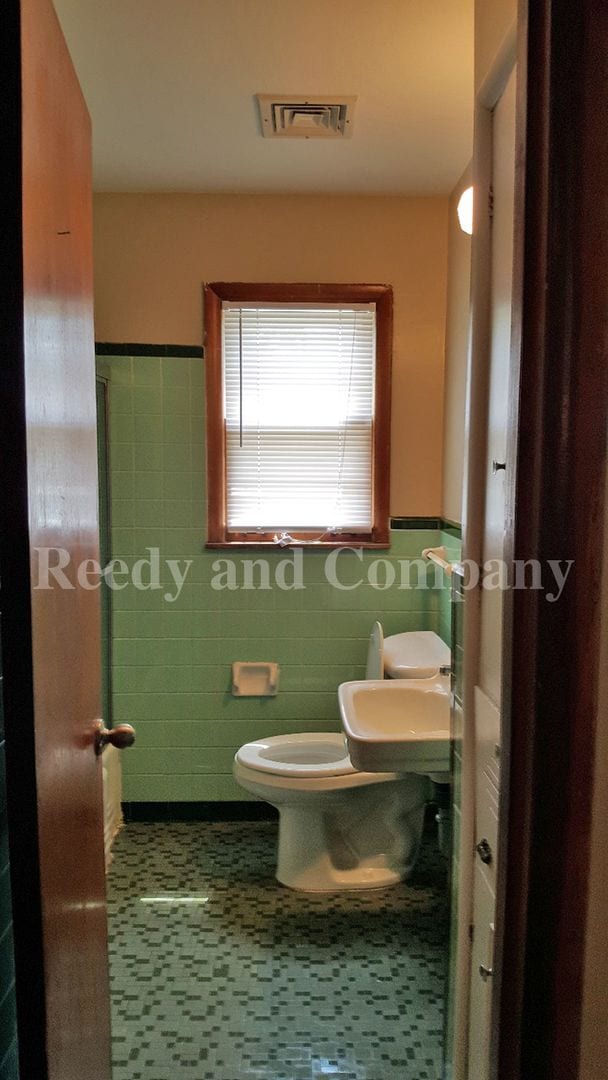 Building Photo - Elegance at its Finest