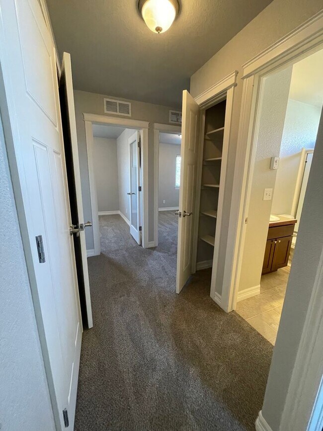 Building Photo - $300 Off 1st Month if Lease Starts by 4/10!