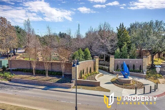 Building Photo - Great location, nice community! Make it yo...