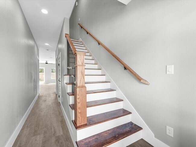 Building Photo - 1084 Junell St